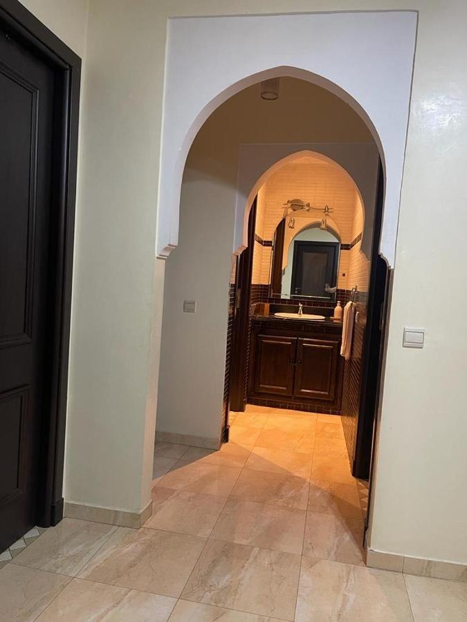 Magnifique Appartement Spacieux Confort Propre Familial 2 Chambres Salon Et Salle A Manger A 20Mn A Pied De Place Jemaa El Fina 4 Piscines Dans Espace De Golf A 12 Mn En Voitures L Entree Est Gratuit Pour La Clientele Ouvert Entre 10H Et 20H Маракеш Екстериор снимка