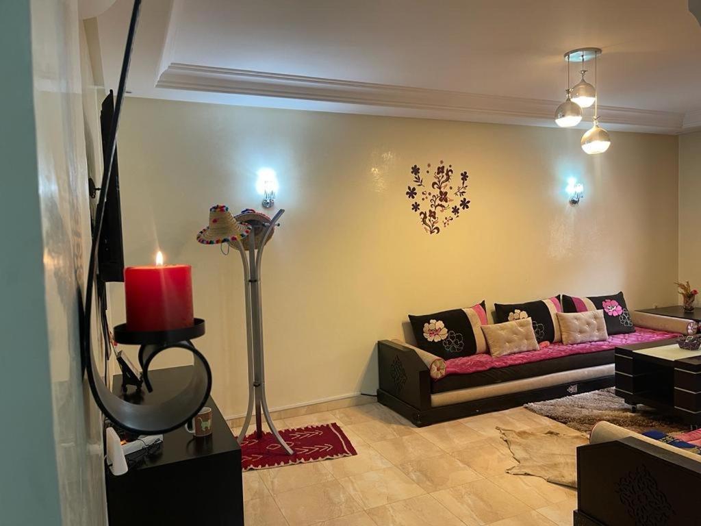 Magnifique Appartement Spacieux Confort Propre Familial 2 Chambres Salon Et Salle A Manger A 20Mn A Pied De Place Jemaa El Fina 4 Piscines Dans Espace De Golf A 12 Mn En Voitures L Entree Est Gratuit Pour La Clientele Ouvert Entre 10H Et 20H Маракеш Екстериор снимка