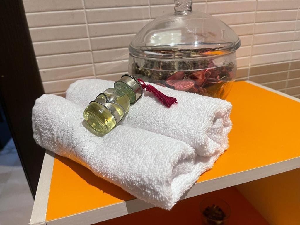 Magnifique Appartement Spacieux Confort Propre Familial 2 Chambres Salon Et Salle A Manger A 20Mn A Pied De Place Jemaa El Fina 4 Piscines Dans Espace De Golf A 12 Mn En Voitures L Entree Est Gratuit Pour La Clientele Ouvert Entre 10H Et 20H Маракеш Екстериор снимка