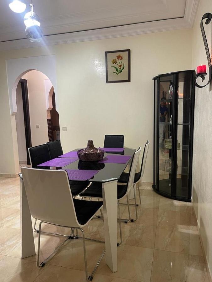 Magnifique Appartement Spacieux Confort Propre Familial 2 Chambres Salon Et Salle A Manger A 20Mn A Pied De Place Jemaa El Fina 4 Piscines Dans Espace De Golf A 12 Mn En Voitures L Entree Est Gratuit Pour La Clientele Ouvert Entre 10H Et 20H Маракеш Екстериор снимка