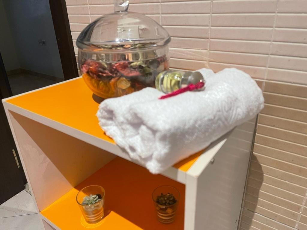 Magnifique Appartement Spacieux Confort Propre Familial 2 Chambres Salon Et Salle A Manger A 20Mn A Pied De Place Jemaa El Fina 4 Piscines Dans Espace De Golf A 12 Mn En Voitures L Entree Est Gratuit Pour La Clientele Ouvert Entre 10H Et 20H Маракеш Екстериор снимка