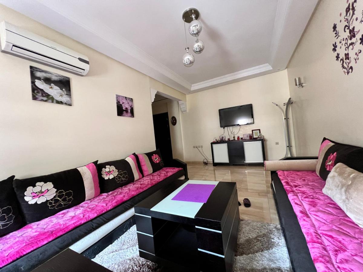 Magnifique Appartement Spacieux Confort Propre Familial 2 Chambres Salon Et Salle A Manger A 20Mn A Pied De Place Jemaa El Fina 4 Piscines Dans Espace De Golf A 12 Mn En Voitures L Entree Est Gratuit Pour La Clientele Ouvert Entre 10H Et 20H Маракеш Екстериор снимка