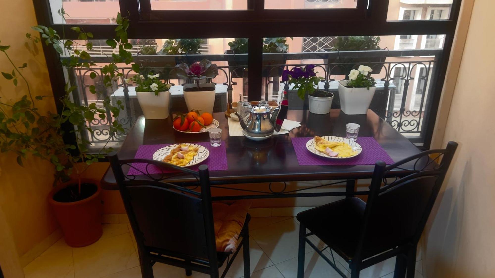 Magnifique Appartement Spacieux Confort Propre Familial 2 Chambres Salon Et Salle A Manger A 20Mn A Pied De Place Jemaa El Fina 4 Piscines Dans Espace De Golf A 12 Mn En Voitures L Entree Est Gratuit Pour La Clientele Ouvert Entre 10H Et 20H Маракеш Екстериор снимка