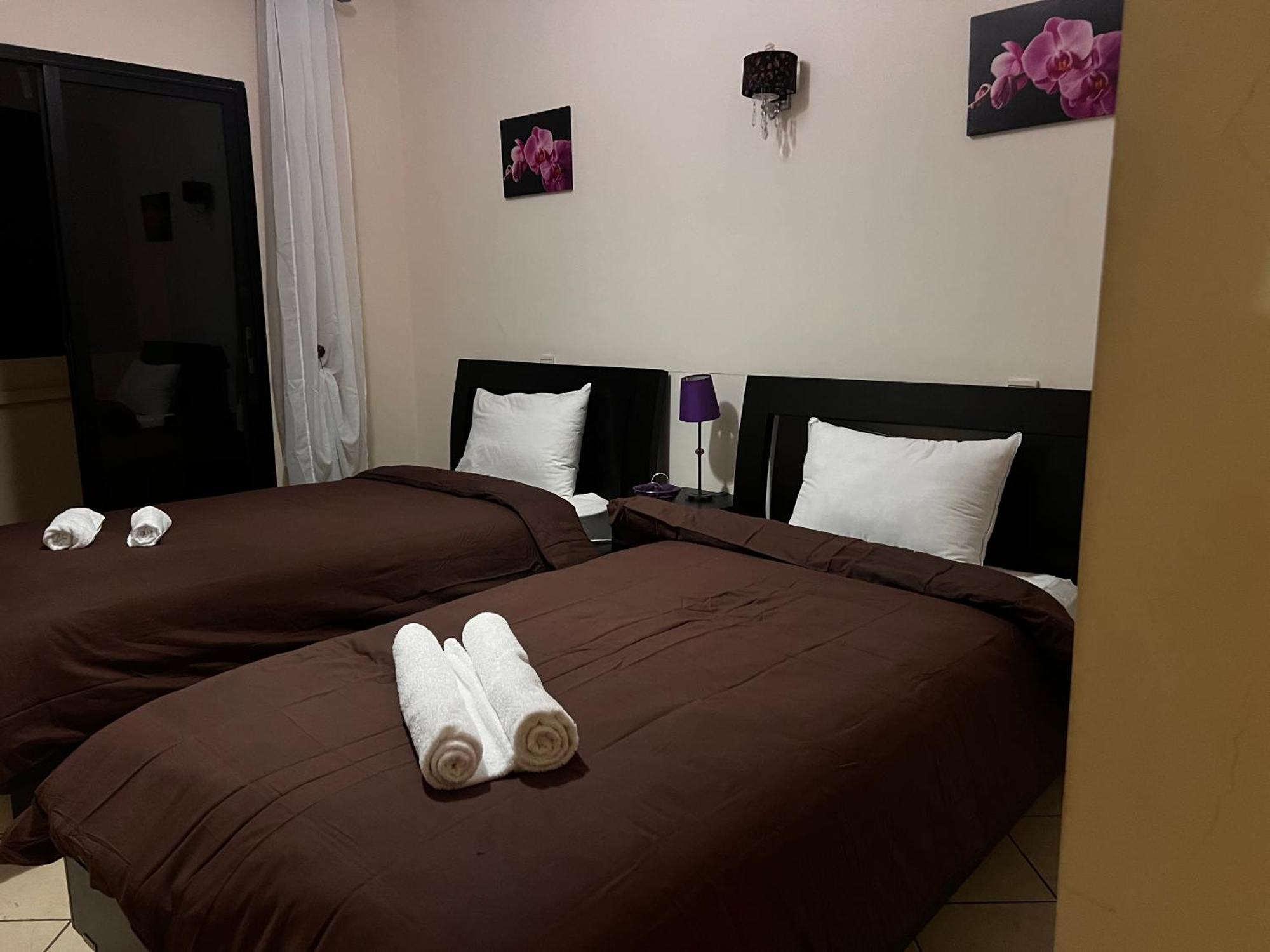 Magnifique Appartement Spacieux Confort Propre Familial 2 Chambres Salon Et Salle A Manger A 20Mn A Pied De Place Jemaa El Fina 4 Piscines Dans Espace De Golf A 12 Mn En Voitures L Entree Est Gratuit Pour La Clientele Ouvert Entre 10H Et 20H Маракеш Екстериор снимка