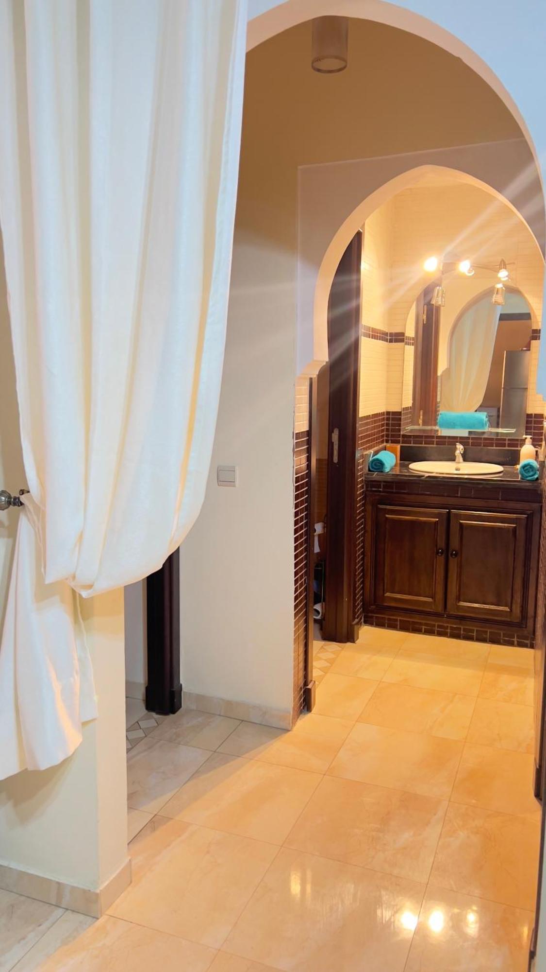 Magnifique Appartement Spacieux Confort Propre Familial 2 Chambres Salon Et Salle A Manger A 20Mn A Pied De Place Jemaa El Fina 4 Piscines Dans Espace De Golf A 12 Mn En Voitures L Entree Est Gratuit Pour La Clientele Ouvert Entre 10H Et 20H Маракеш Екстериор снимка