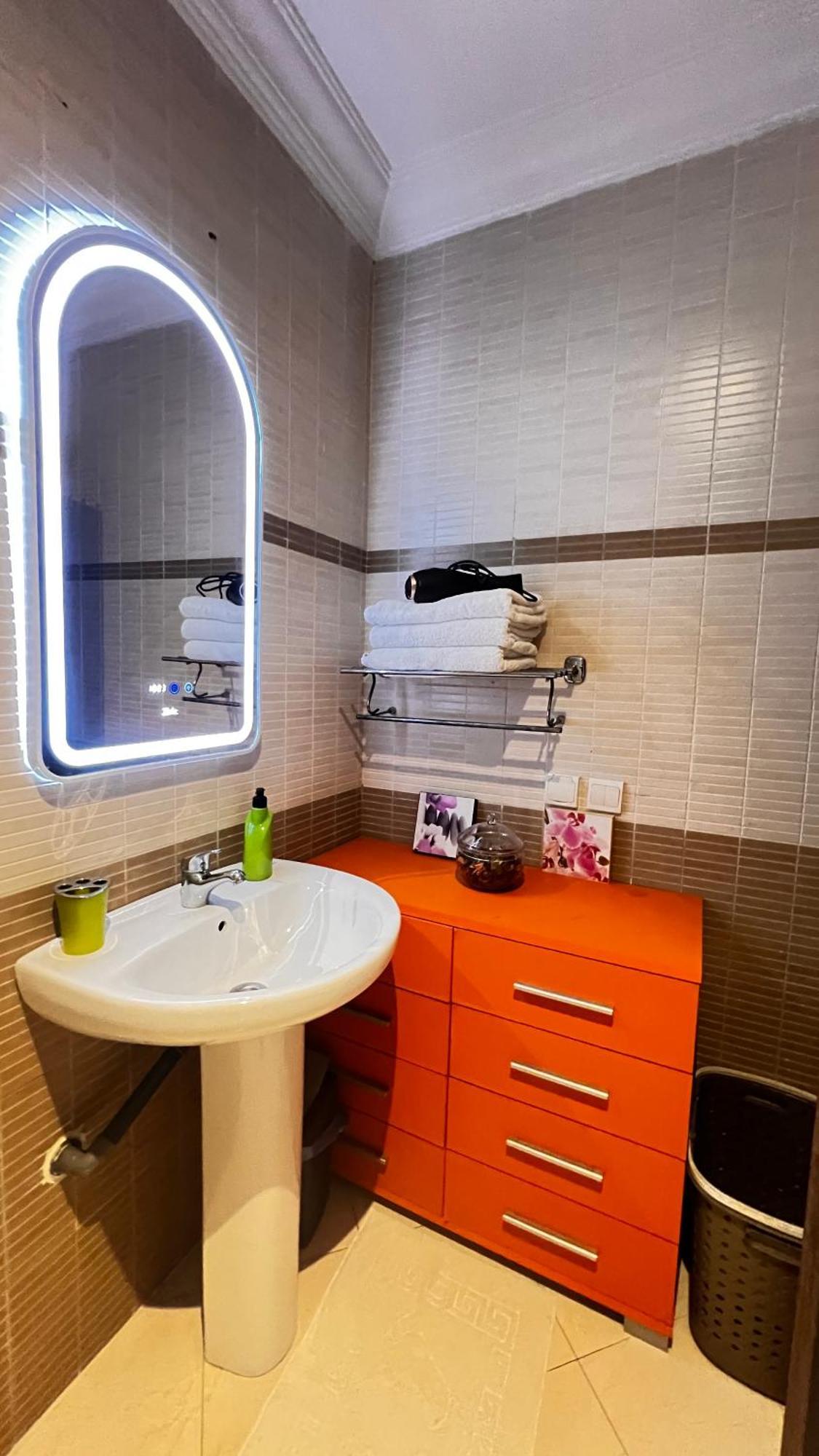 Magnifique Appartement Spacieux Confort Propre Familial 2 Chambres Salon Et Salle A Manger A 20Mn A Pied De Place Jemaa El Fina 4 Piscines Dans Espace De Golf A 12 Mn En Voitures L Entree Est Gratuit Pour La Clientele Ouvert Entre 10H Et 20H Маракеш Екстериор снимка