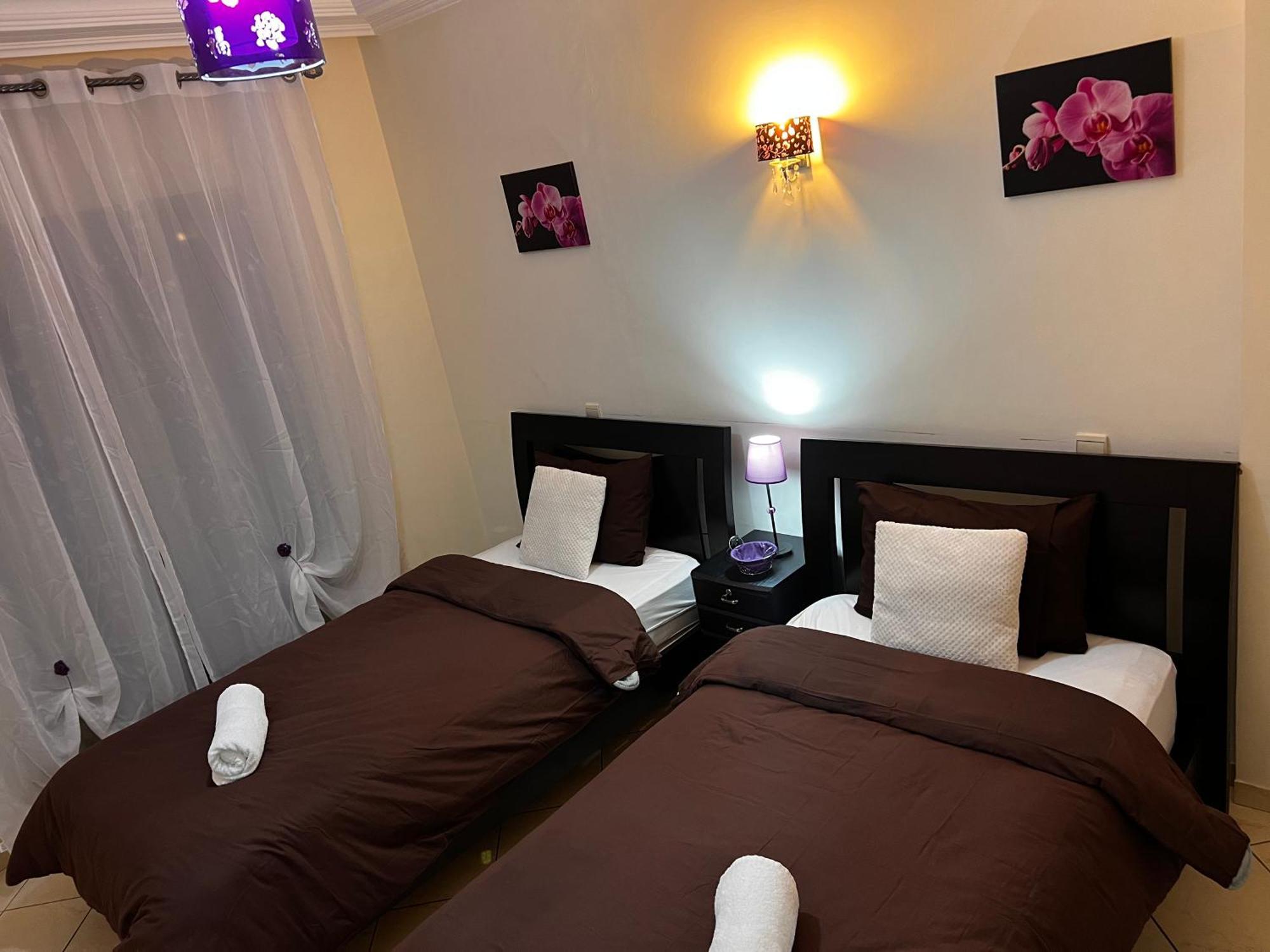 Magnifique Appartement Spacieux Confort Propre Familial 2 Chambres Salon Et Salle A Manger A 20Mn A Pied De Place Jemaa El Fina 4 Piscines Dans Espace De Golf A 12 Mn En Voitures L Entree Est Gratuit Pour La Clientele Ouvert Entre 10H Et 20H Маракеш Екстериор снимка