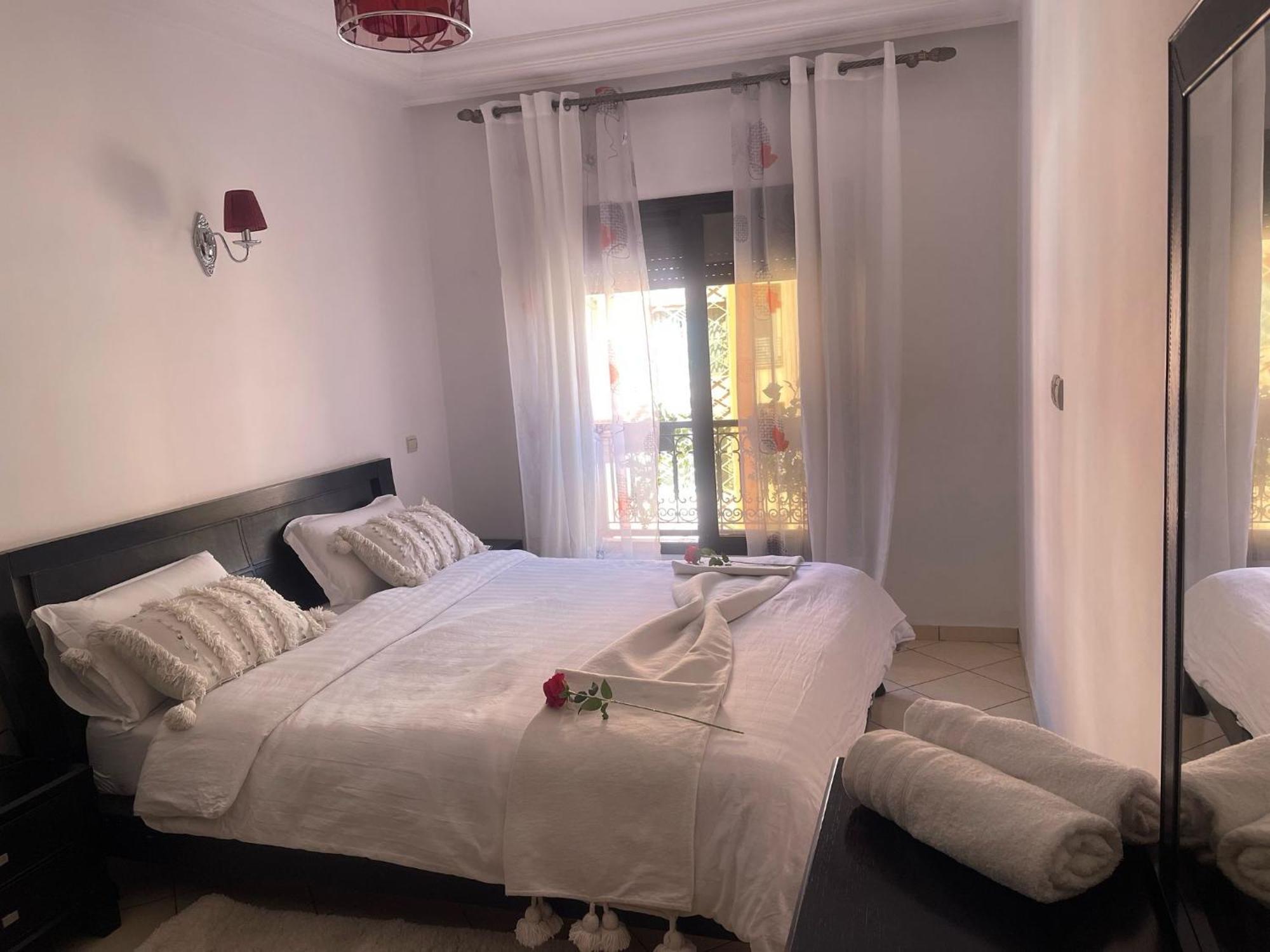 Magnifique Appartement Spacieux Confort Propre Familial 2 Chambres Salon Et Salle A Manger A 20Mn A Pied De Place Jemaa El Fina 4 Piscines Dans Espace De Golf A 12 Mn En Voitures L Entree Est Gratuit Pour La Clientele Ouvert Entre 10H Et 20H Маракеш Екстериор снимка
